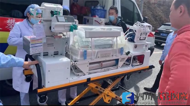 四川一试管婴儿早产肺部现不明包块呼吸困难情况紧急(图1) 四川一试管婴儿早产肺部现不明包块呼吸困难情况紧急(图1)